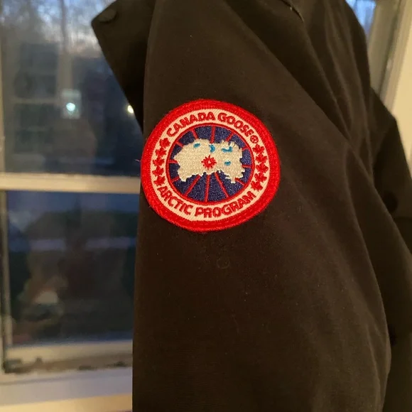 Canada Goose Black Jacket, girls 14-16 - Picture 4 of 4
